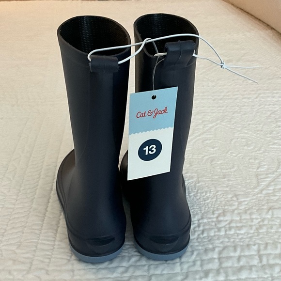 Brand New! Boys rain boots. Size 13 - Picture 4 of 4